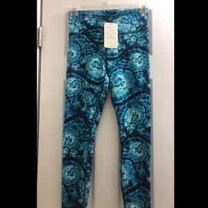 Fabletics- High-Waisted Printed Powerflex 7/8